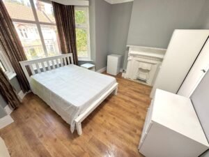 E5 - Disponível Imediato - Casal £230