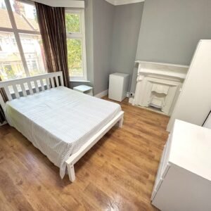 E5 - Disponível Imediato - Casal £230