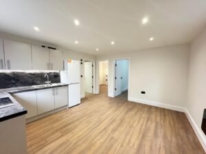 FLAT DISPONÍVEL - NW11 9QJ - Brent Cross - Disponível 28/02 Sábado - £2,000 mensal