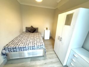 N18 2LA - Disponível imediato - Casal £230 - 1 pessoa £200