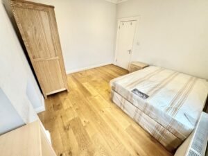 N17 0BH - Disponível imediato- Casal £250
